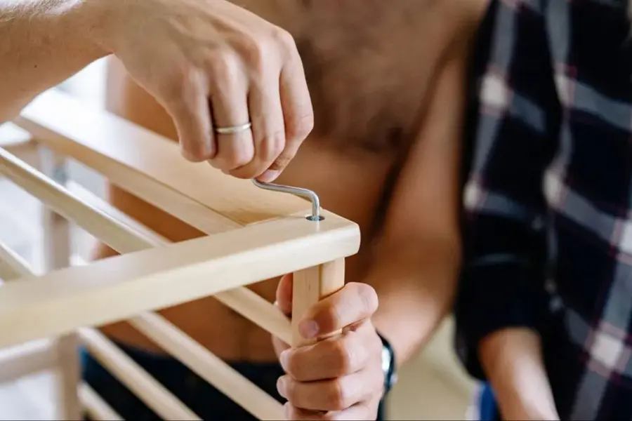 Assemblage d’un meuble en bois
